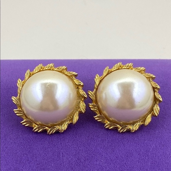 💛 Vintage Gold & Cream Faux Pearl Earrings - Picture 1 of 4